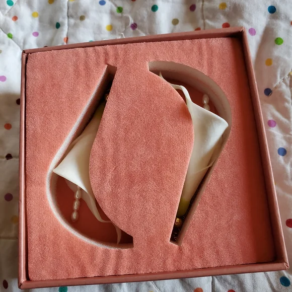 Cult Gaia Calla Earring White - Picture 7 of 9